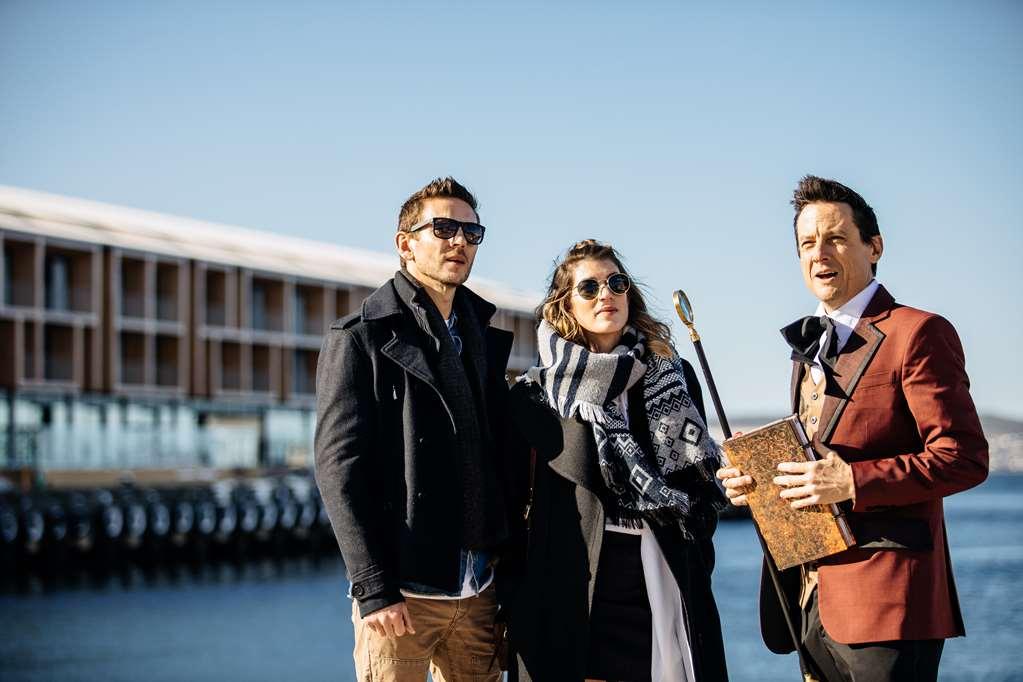 Macq 01 Hotel Hobart Vybavení fotografie The cast of The Catch