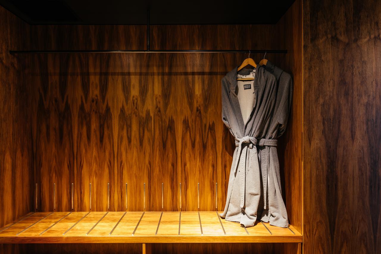 Macq 01 Hotel Hobart Exteriér fotografie A bathrobe hanging on a wooden bench
