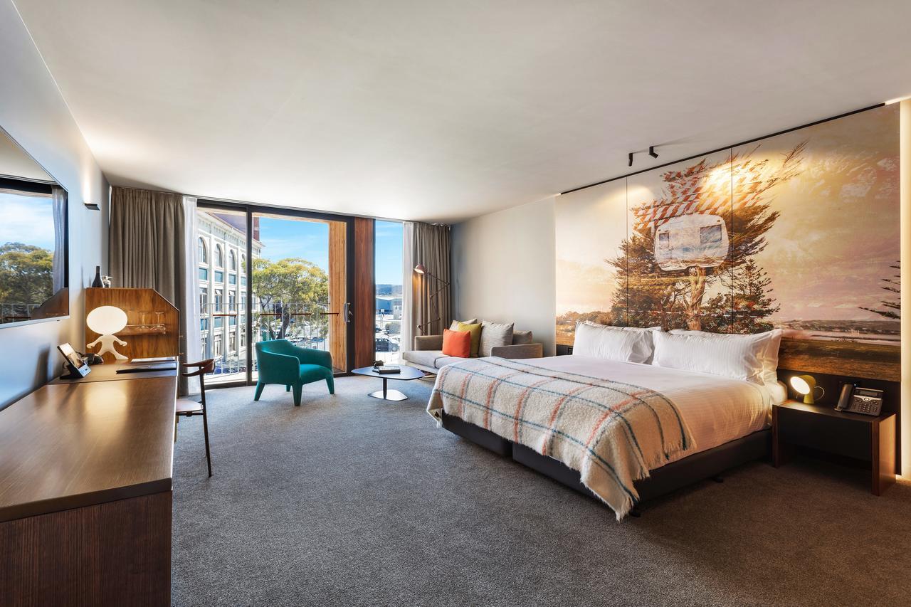 Macq 01 Hotel Hobart Exteriér fotografie A guest room at the Hotel