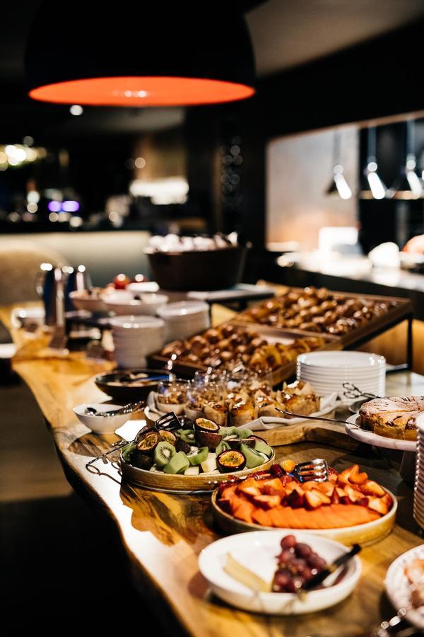 Macq 01 Hotel Hobart Exteriér fotografie A buffet at a hotel